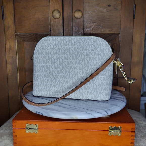 Michael Kors Beige Crossbody Bag - Picture 7 of 17